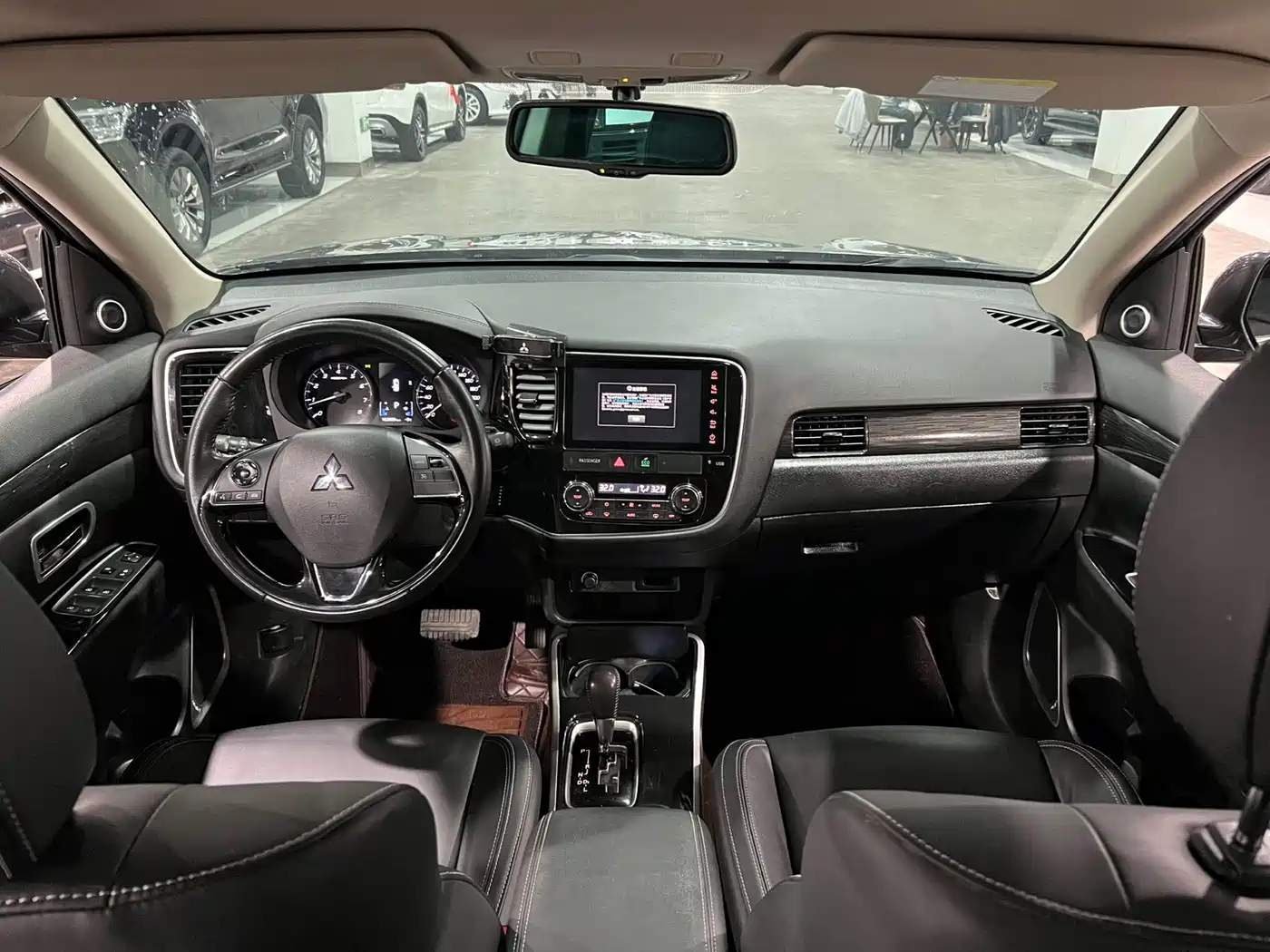 Mitsubishi Outlander 2020 2.0L 2WD Premium 5-seater фото 7