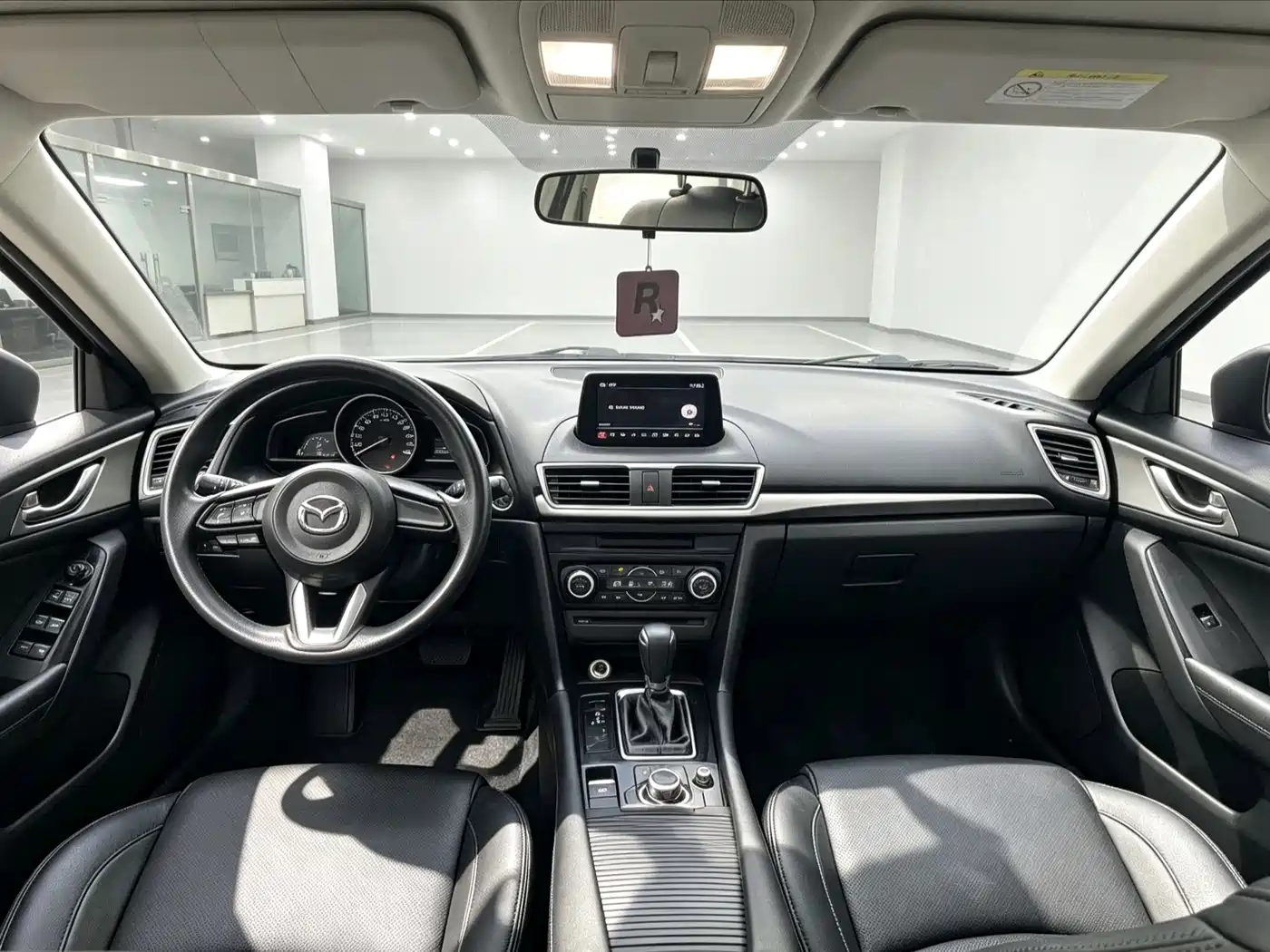 Photo 4 - Mazda Mazda 3