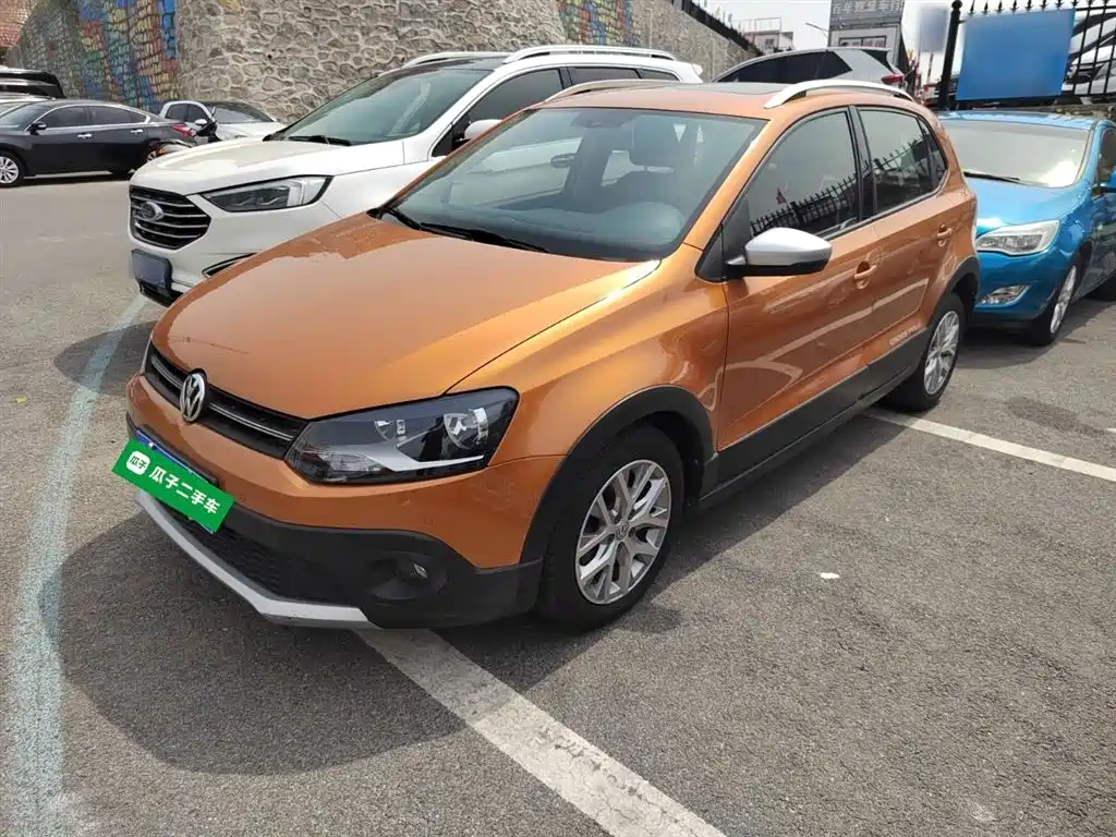 Volkswagen Polo 2016 1.6L Cross Polo Automatic фото 2