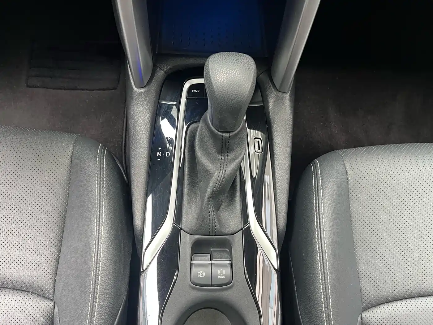 Toyota Frontlander 2023 2.0L CVT Luxury Edition фото 32