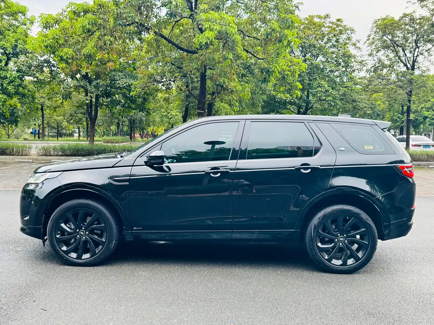 Фото 10 - Land Rover Discovery Sport