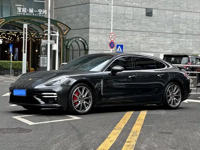 PORSCHE PANAMERA
