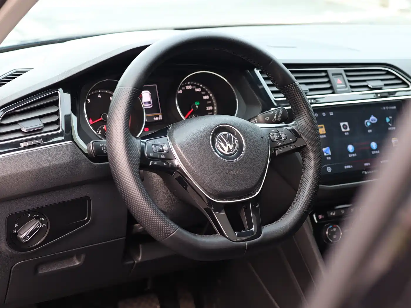 Volkswagen Tiguan L 2017 330TSI Automatic 2WD Flagship Edition фото 16