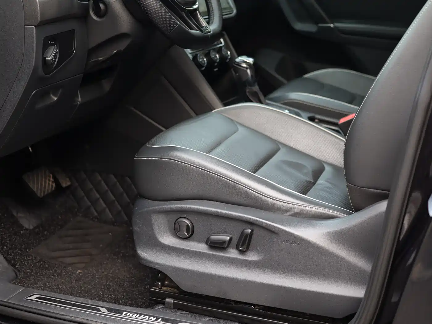 Volkswagen Tiguan L 2017 330TSI Automatic 2WD Flagship Edition фото 17