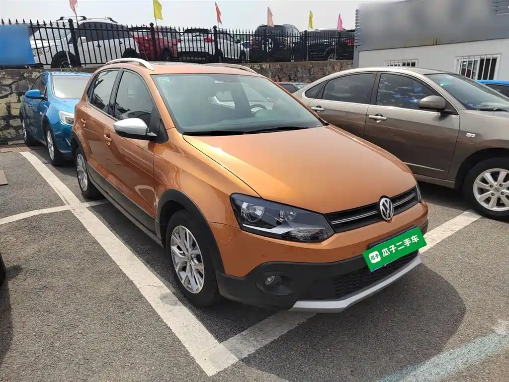 Volkswagen Polo 2016 1.6L Cross Polo Automatic фото 4