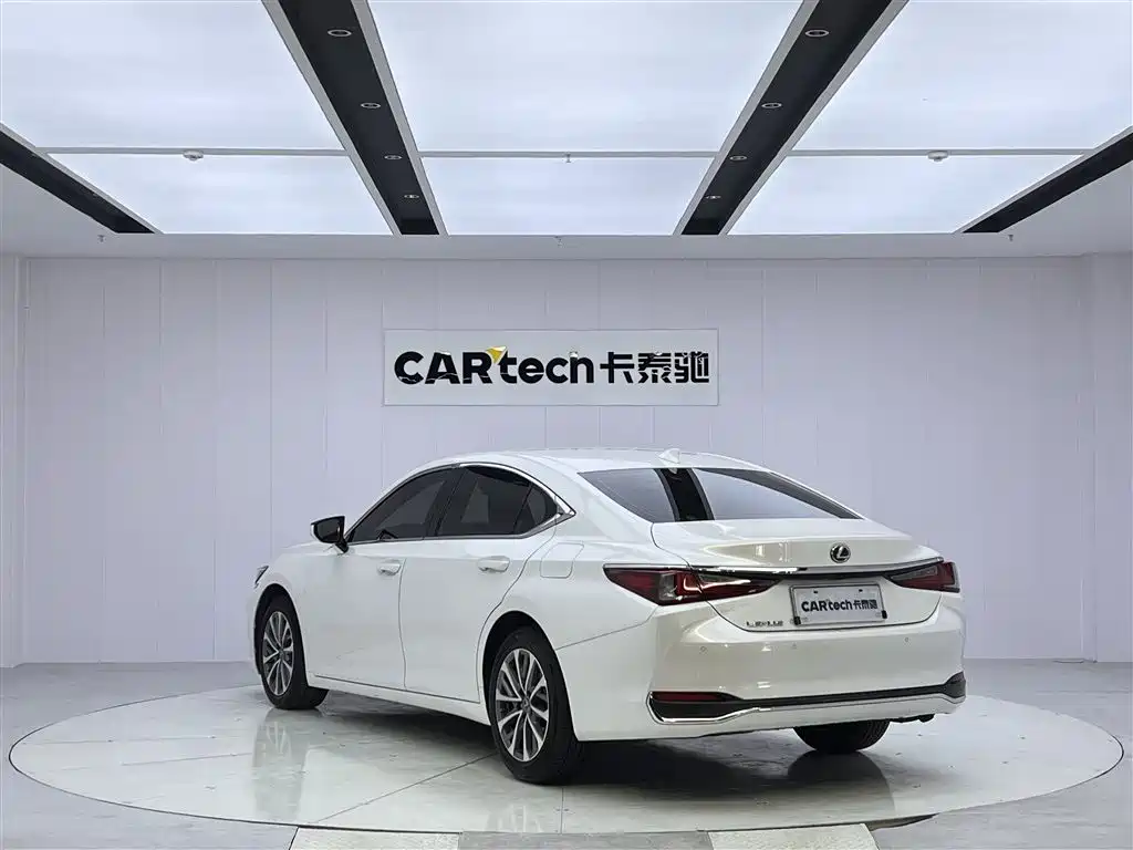 Lexus ES 2022 200 Excellence Edition фото 7