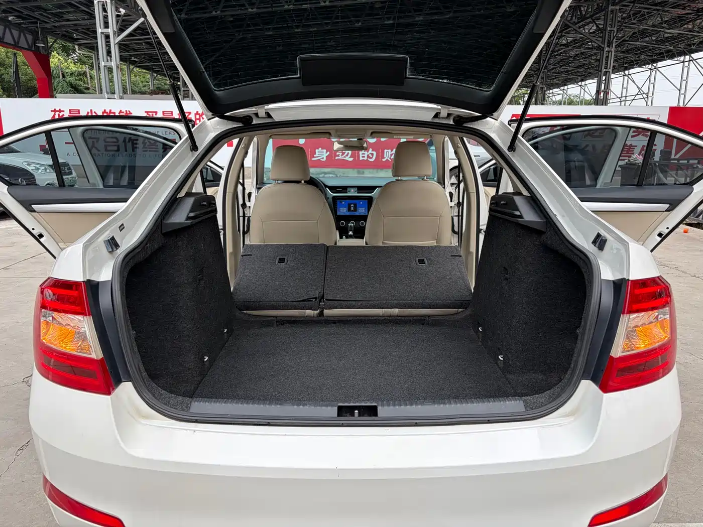 Škoda Octavia 2015 1.6L Automatic逸杰版 фото 14