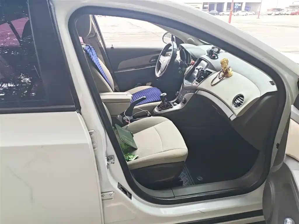 Chevrolet Cruze 2015 1.5L Classic SL MT фото 25