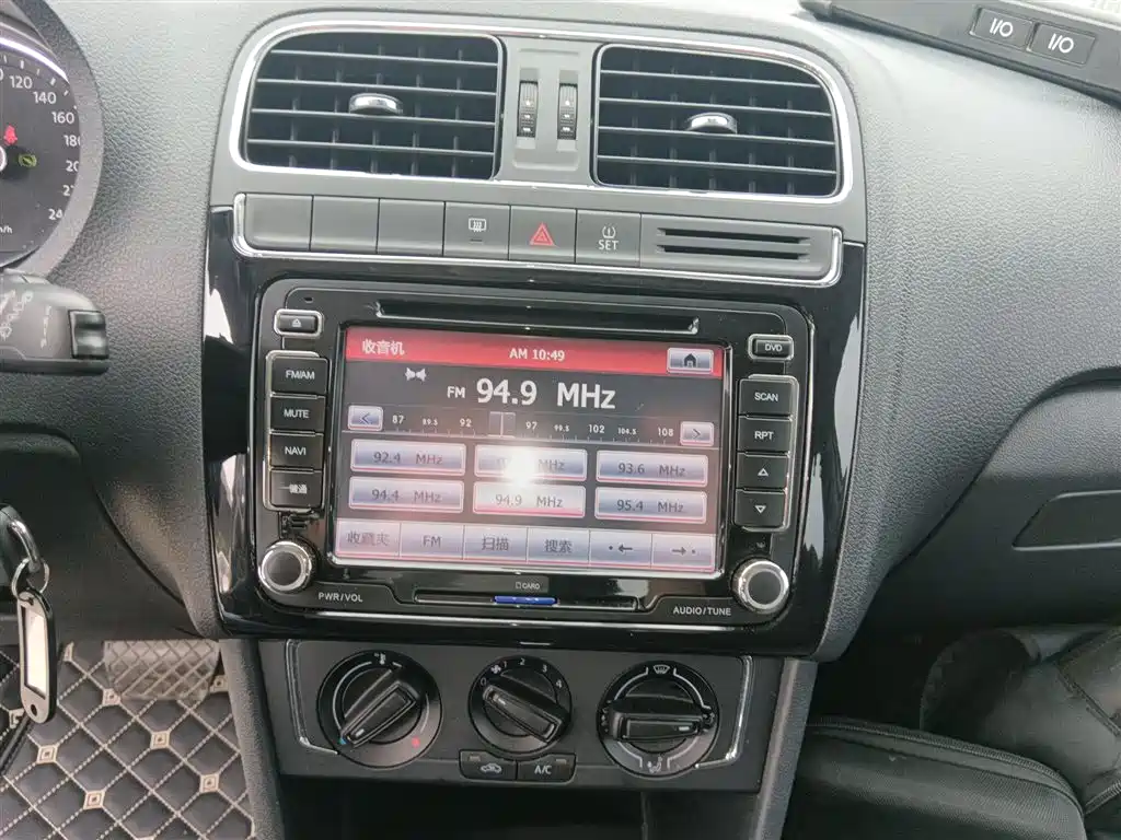 Volkswagen Polo 2014 1.4L Automatic Comfort Edition фото 9