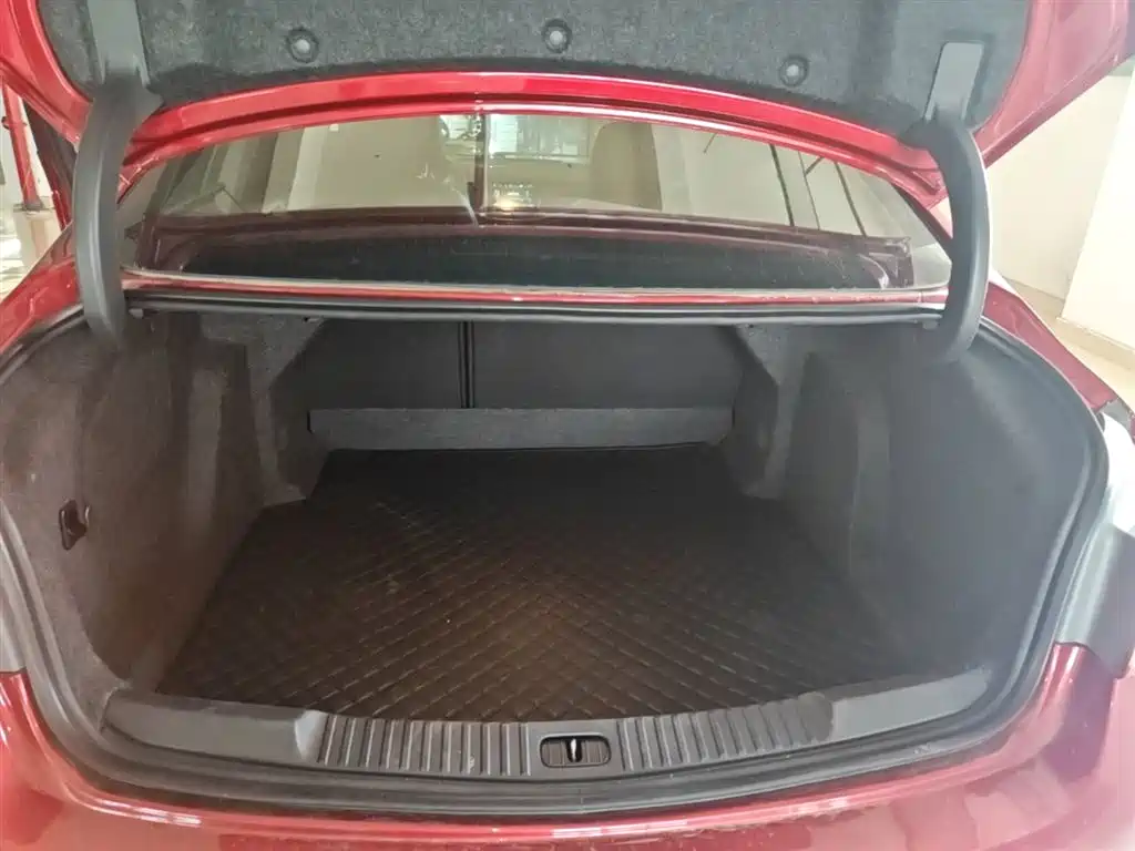 Buick Verano 2018 Sedan 20T Dual Clutch Leading фото 19