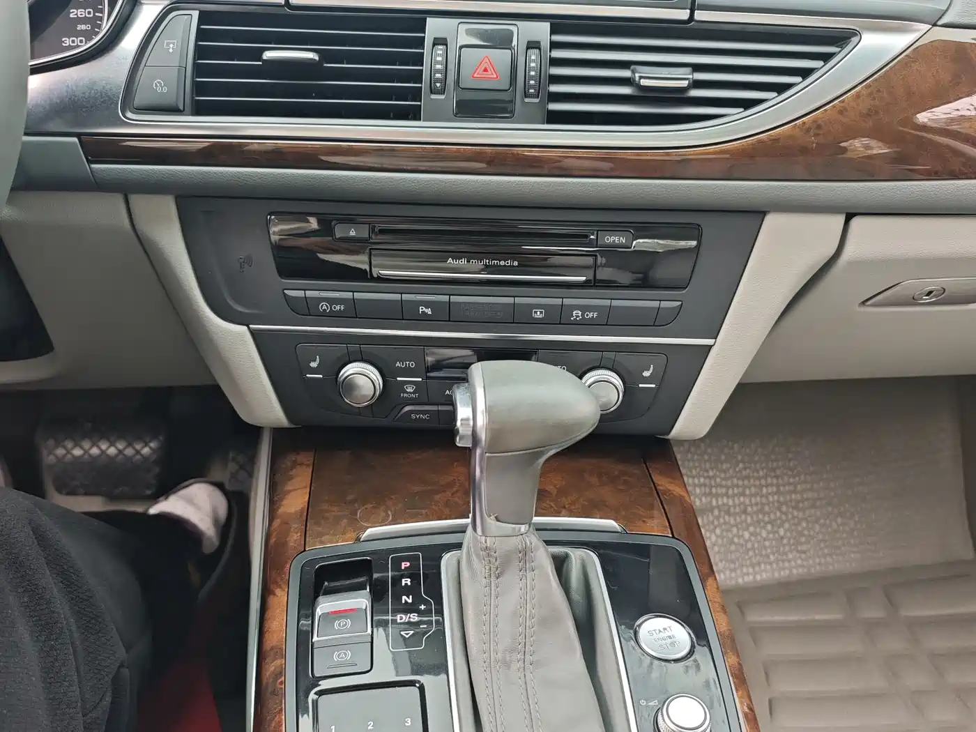 Audi A6L 2014 30 FSI Comfort фото 11