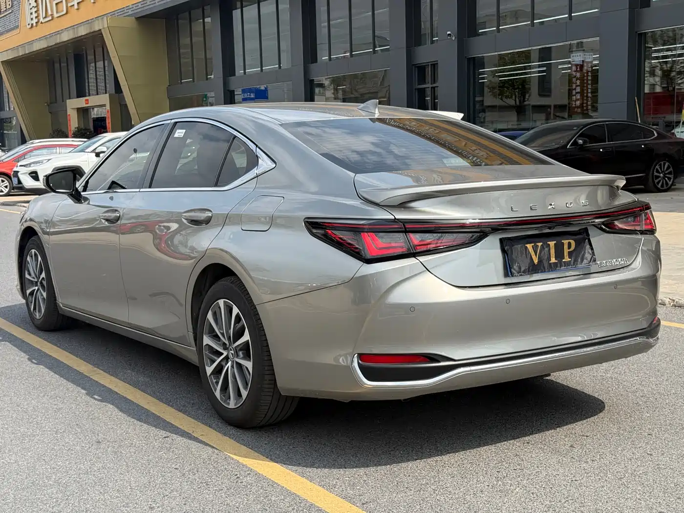 Lexus ES 2025 300h Ultimate Edition фото 8