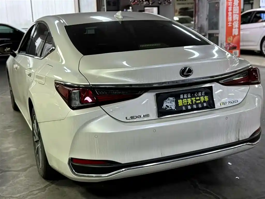 Lexus ES 2021 200 Excellence Edition фото 3