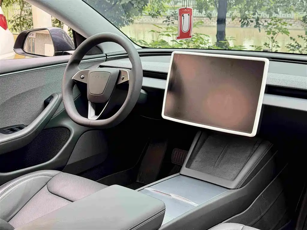 Фото 16 - Tesla Model 3