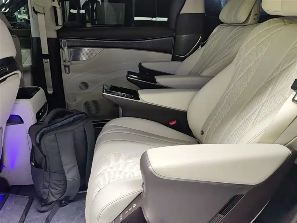Denza D9 2025 DM-i Smart Driving Edition 1100 FWD Flagship фото 17
