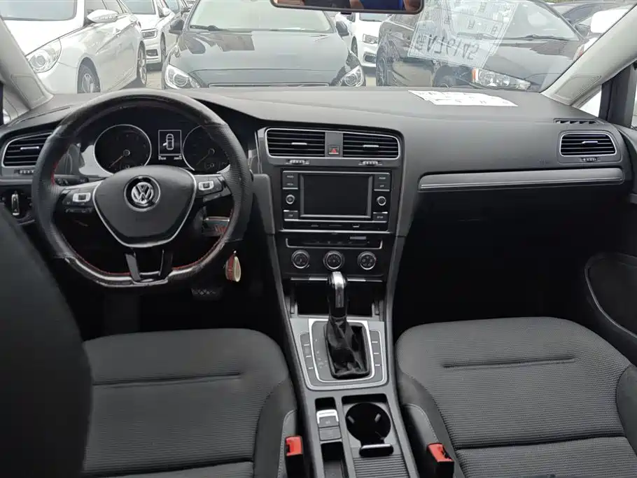 Volkswagen Golf 2018 230TSI Automatic Comfort фото 12