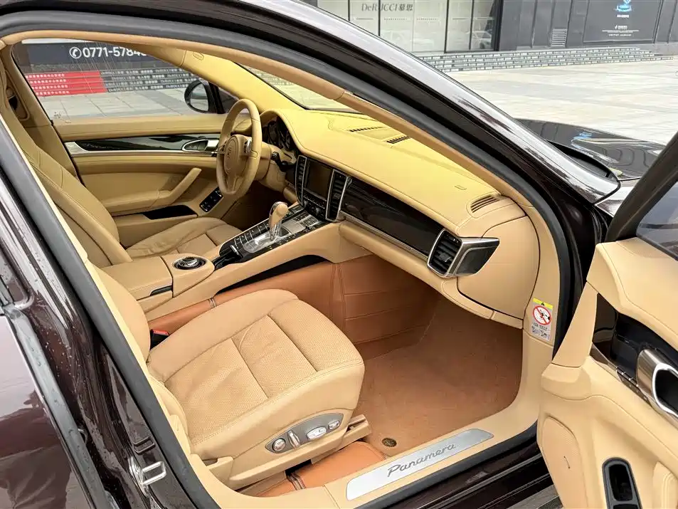 Porsche Panamera 2014 Panamera 3.0T фото 18