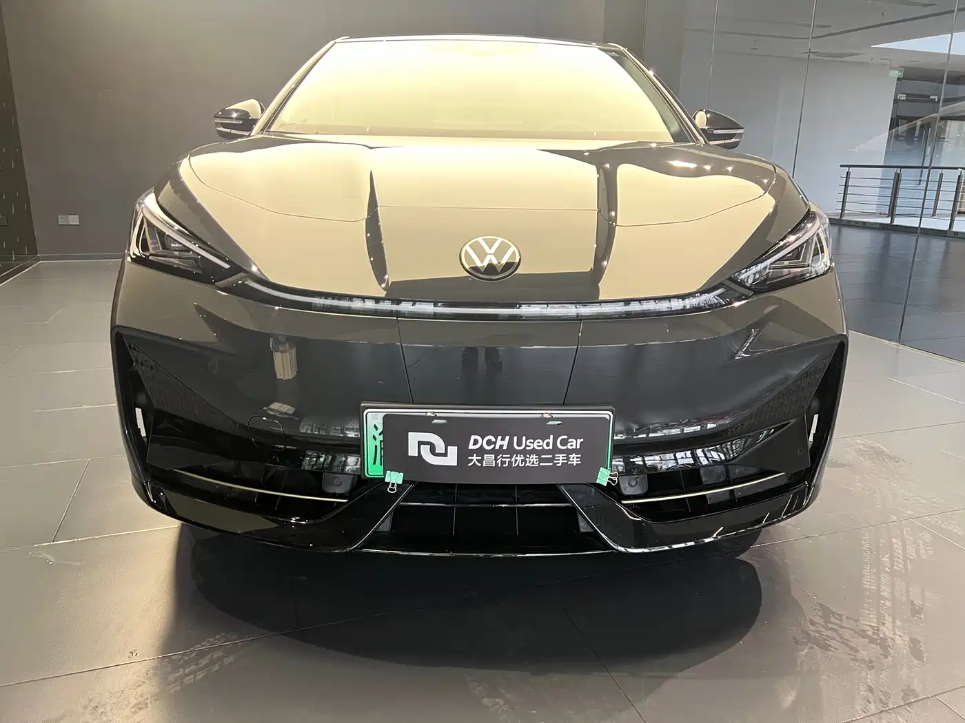 VOLKSWAGEN WITH THE CROWD 06