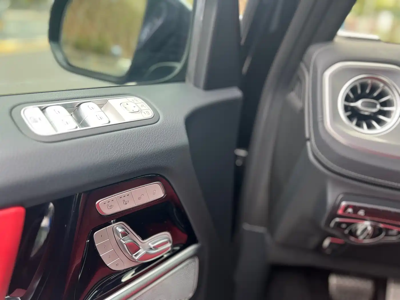 Mercedes-Benz G-Class 2024 G 500 фото 6