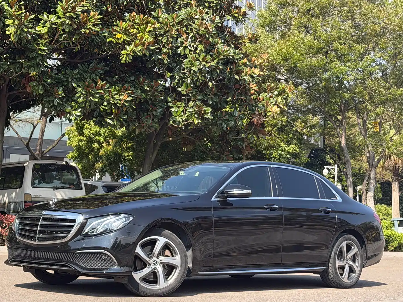 Mercedes-Benz E-Class 2017 E 200 L 4MATIC