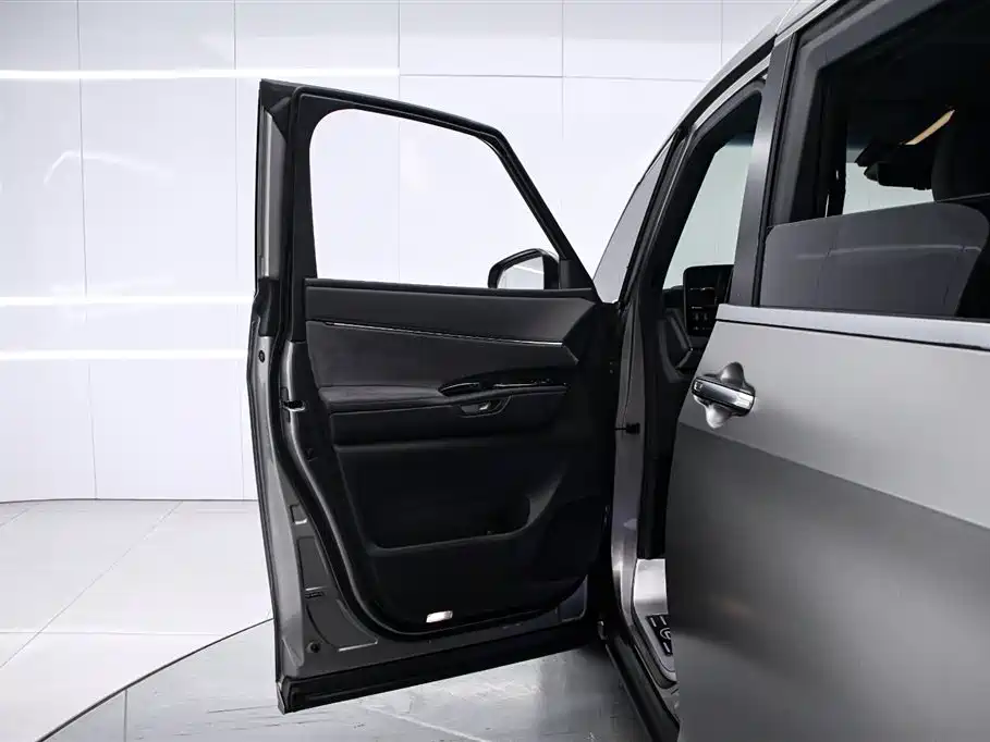 Lexus LM 2023 500h 6-Seater Prestige Edition фото 11