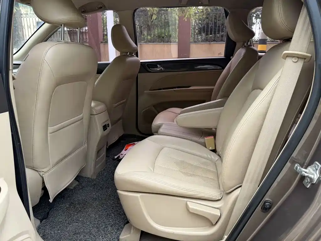 Photo 6 - Baojun 730