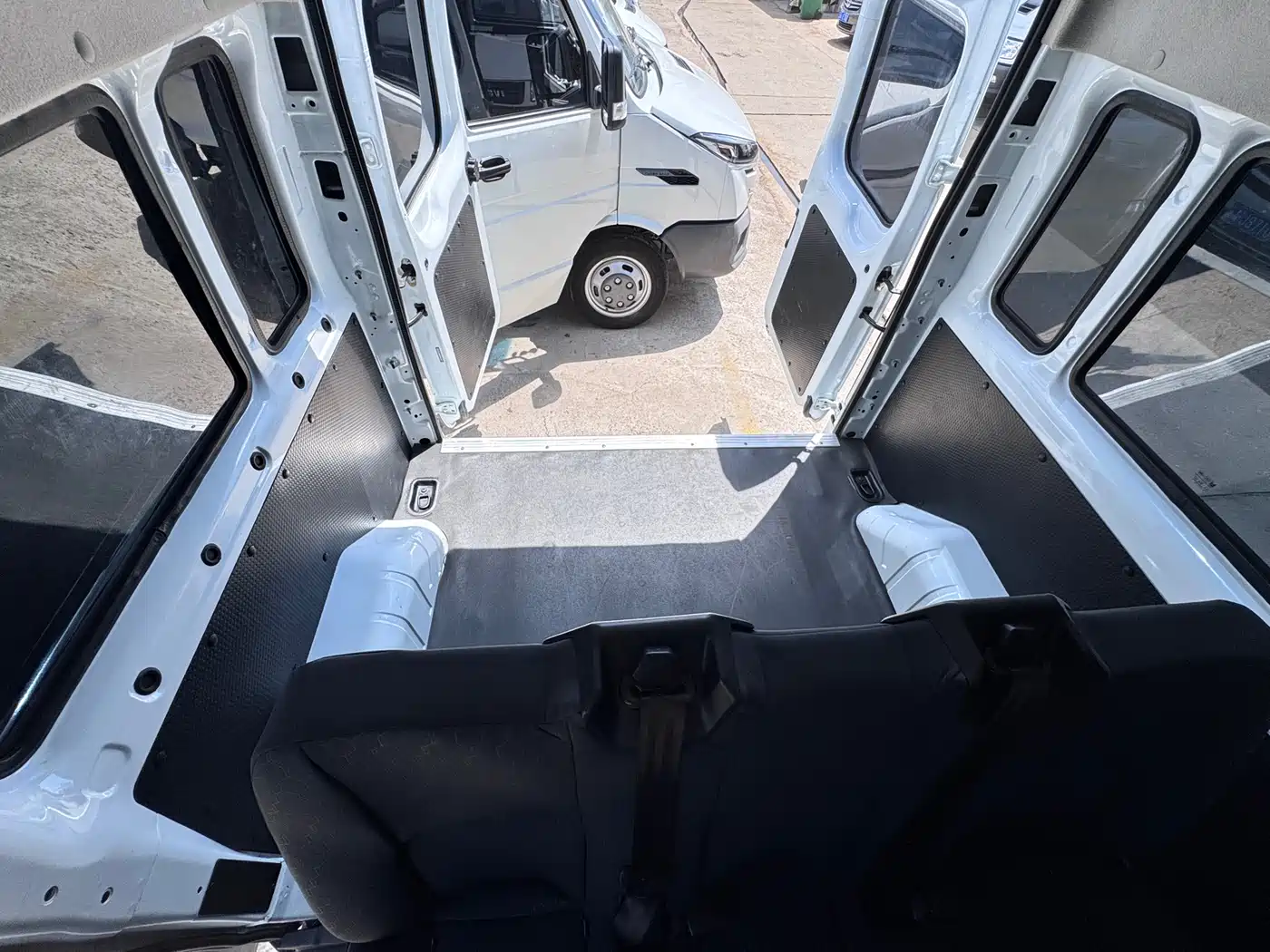 Jiangling JMC Fushun 2023 2023 2.0T Manual Short Wheelbase Medium Roof Commercial Multi-Purpose Vehicle 6-Seater