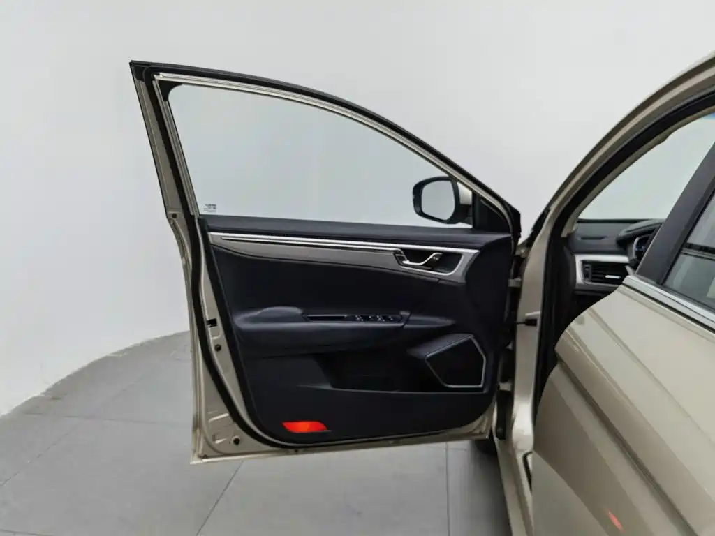 Фото 8 - Geely Emgrand GL