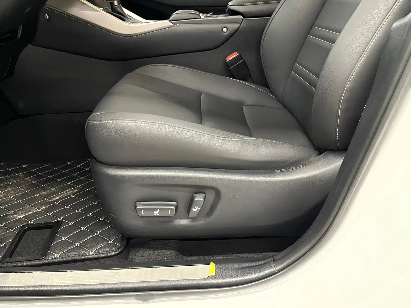 Lexus NX 2020 200 AWD F Sport China V фото 8