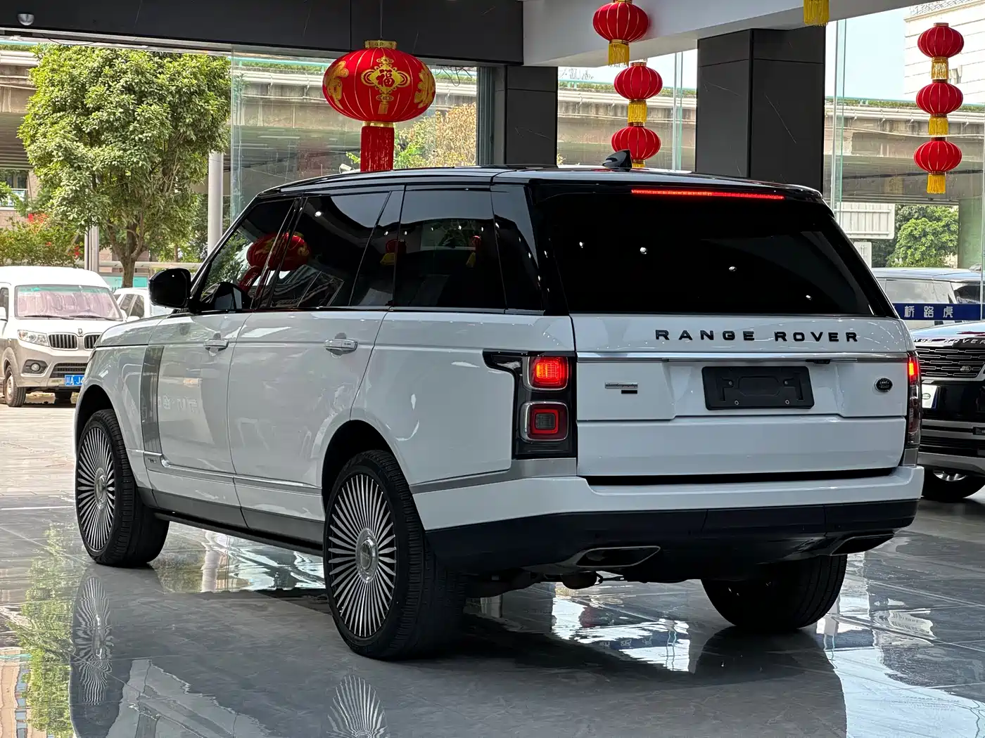 Land Rover Range Rover 2022 3.0 L6 400PS Prestige Genesis Extended Edition фото 17