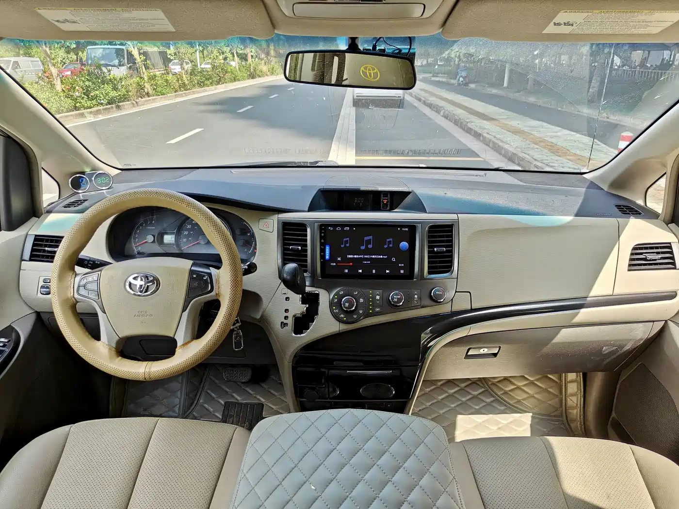 Toyota Sienna фото 5