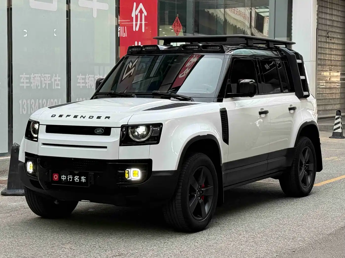 Land Rover Defender 2021 110 P400 SE