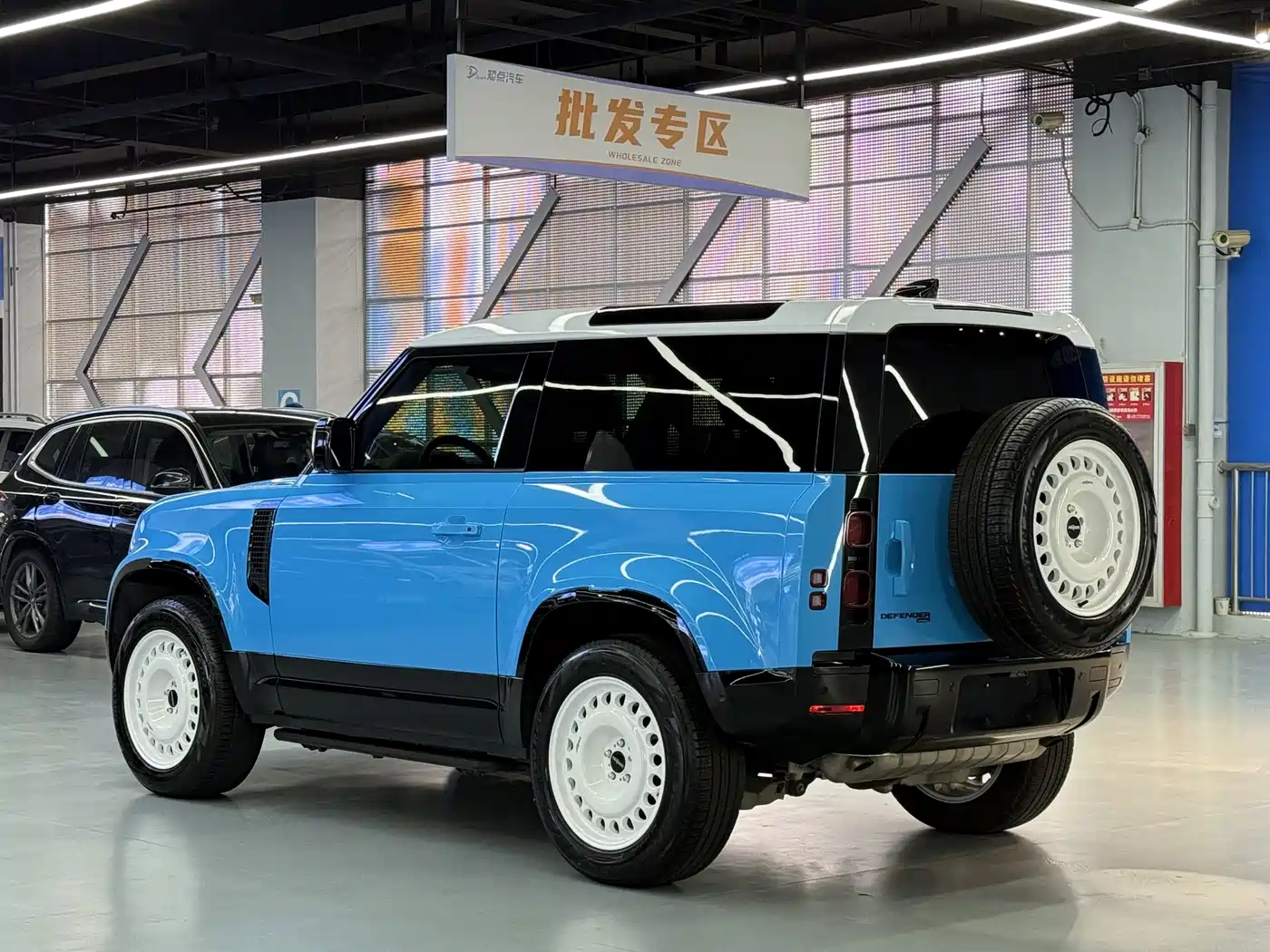 Photo 23 - Land Rover Defender