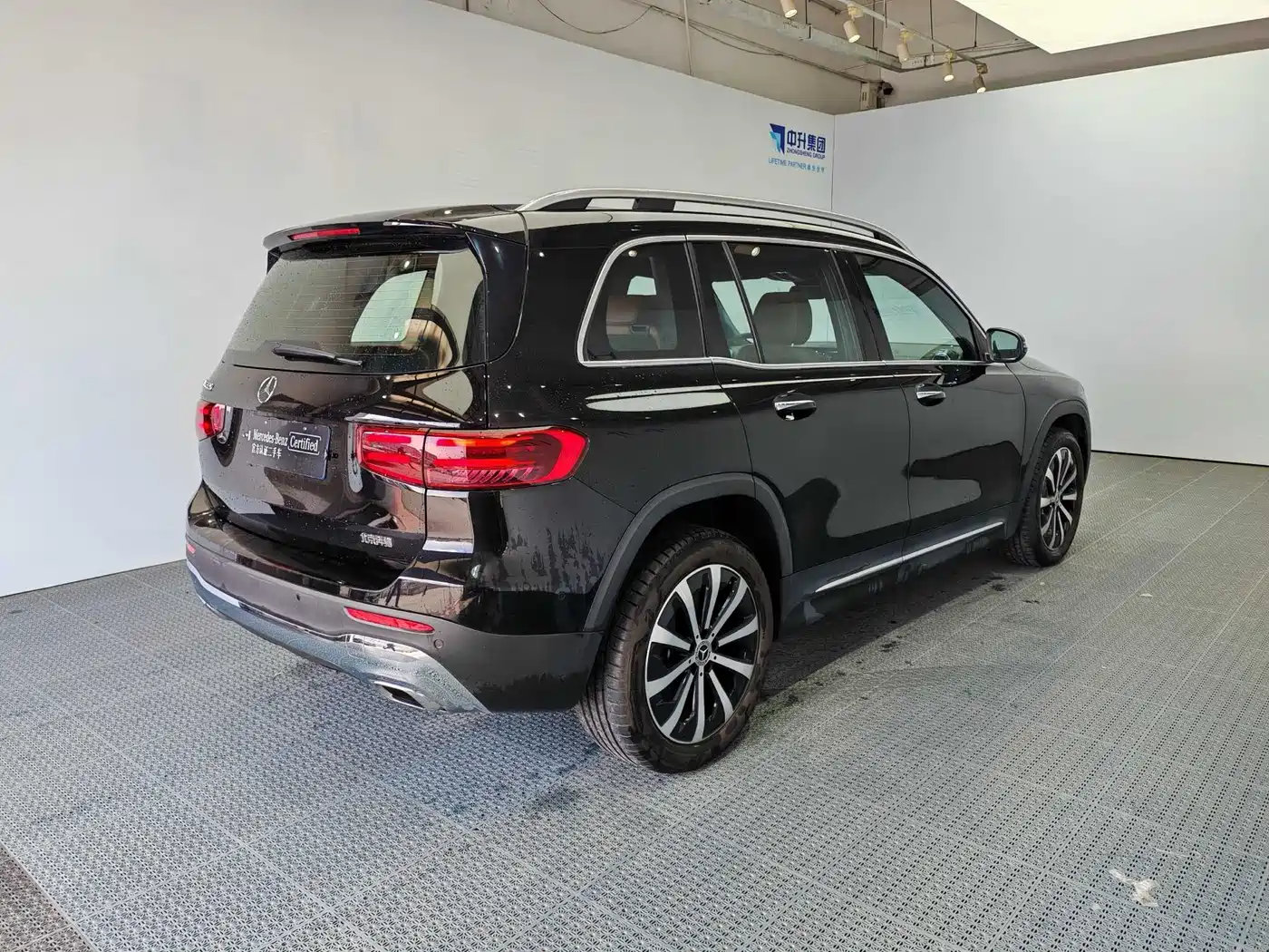 MERCEDES-BENZ GLB
