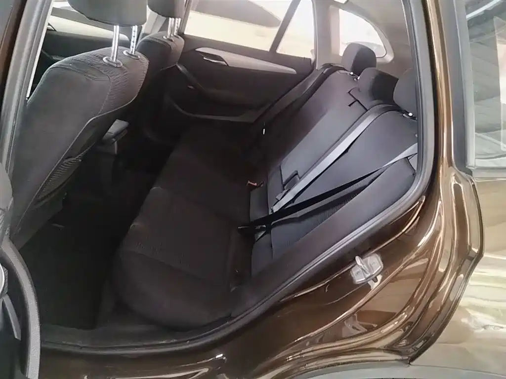 BMW X1 2014 sDrive18i Fashion Edition фото 17