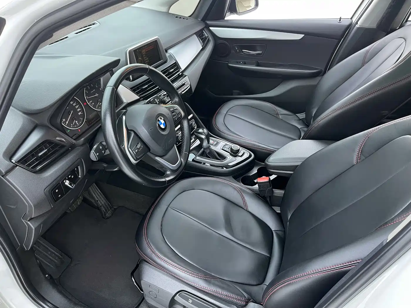 BMW 2 Series Touring 2016 218i Leading фото 13