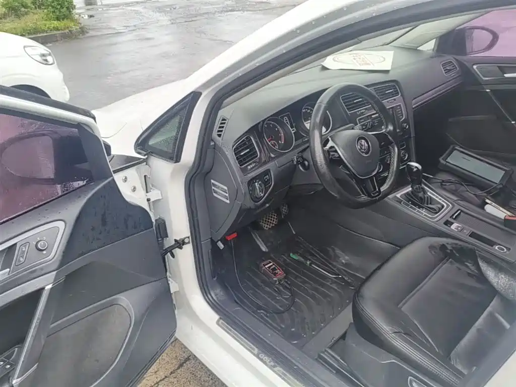 Volkswagen Golf 2016 1.6L Automatic Comfort фото 16