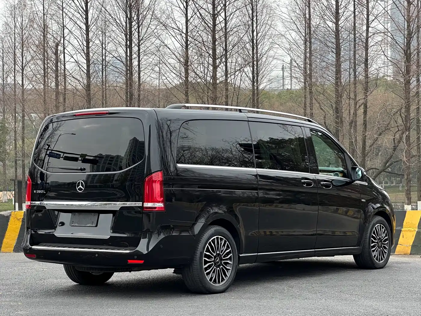 Mercedes-Benz V-Class 2017 Model V 260 L Premium Extended Edition фото 7