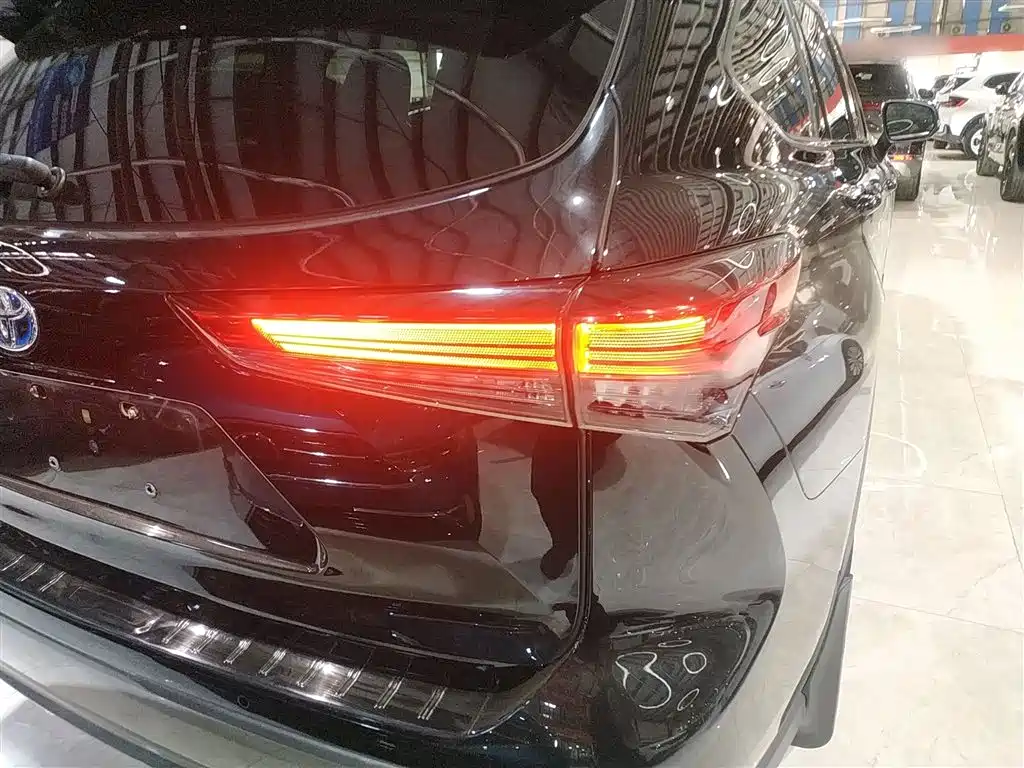 TOYOTA HIGHLANDER