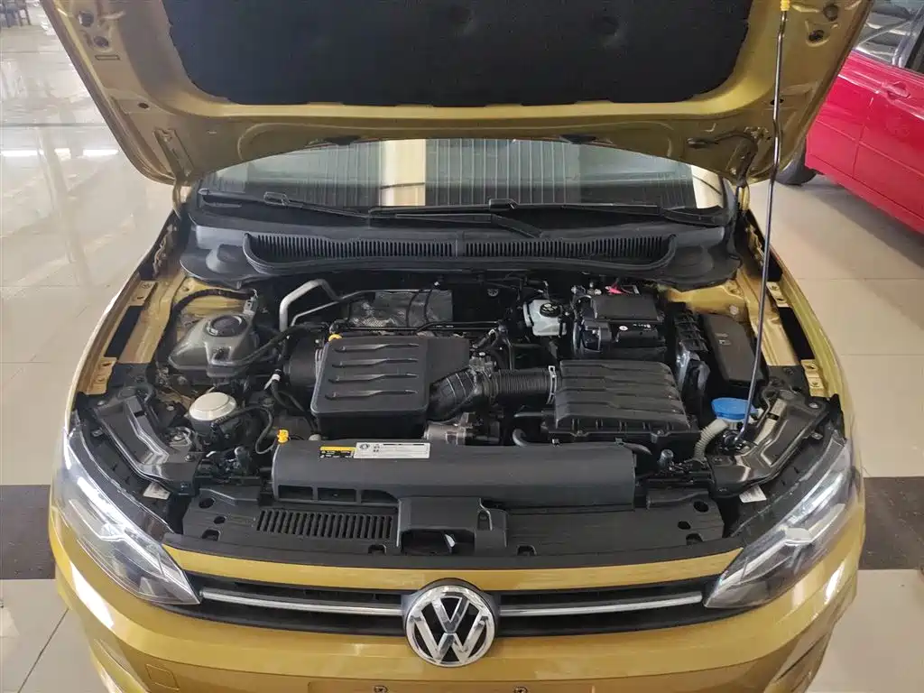 VOLKSWAGEN POLO