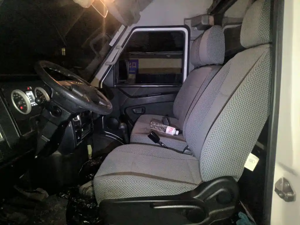 Iveco Daily 2022 2021 Model 2.8T V35 VAN Cargo Van 3 Seats Short Wheelbase Medium Roof Single Tire Sliding Door