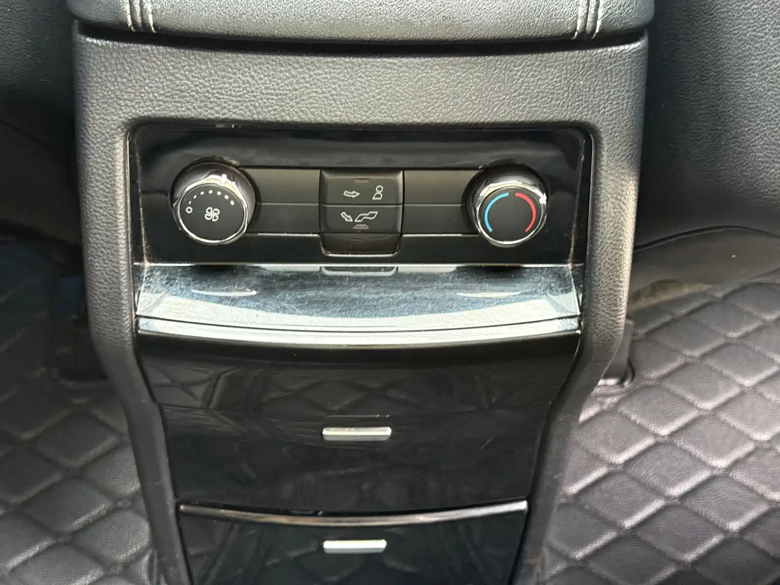Фото 27 - Ford Edge