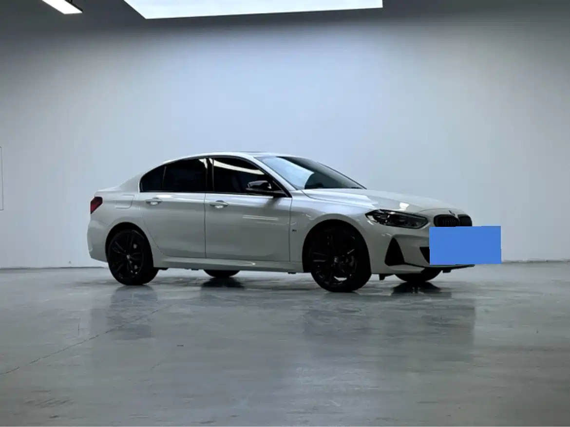 BMW 1 Series 2023 125i M Sport Shadow Edition фото 2