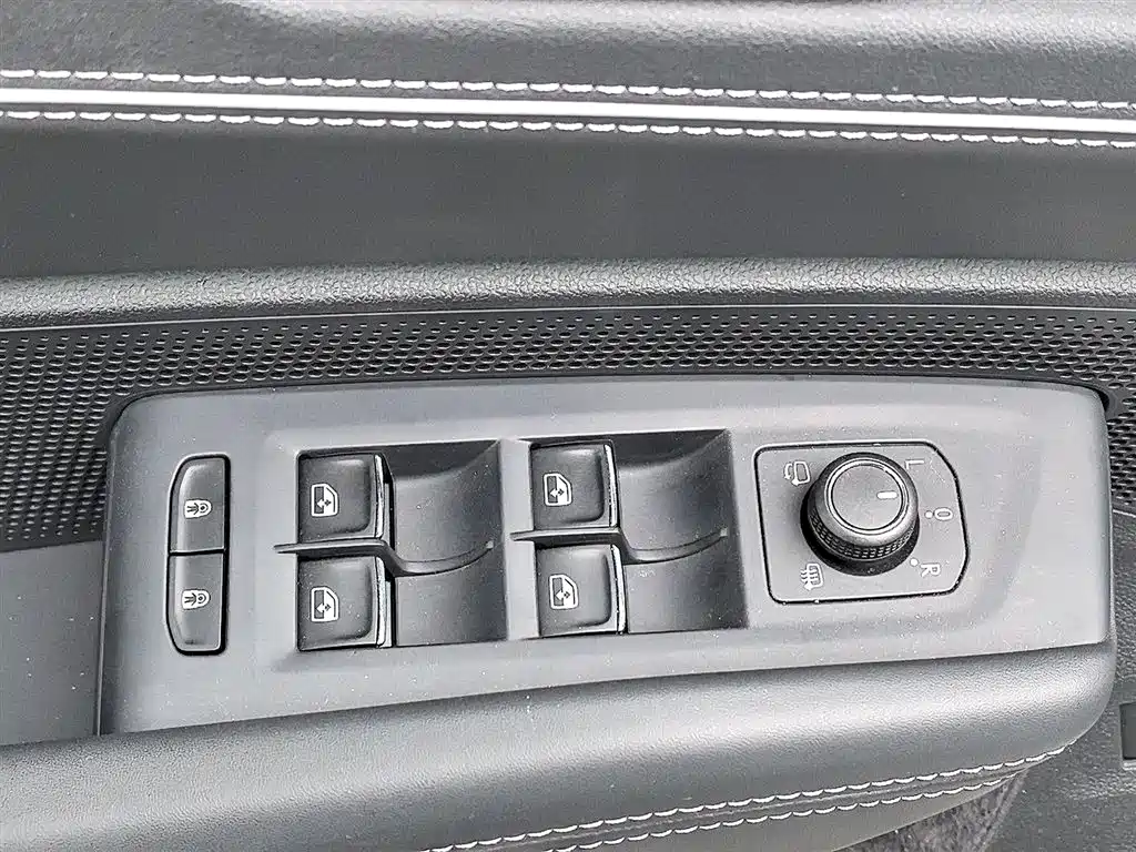 Volkswagen Passat 2025 Pro 380TSI Dragon Prestige Edition фото 9