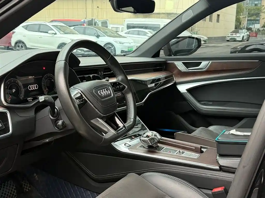 Audi A6L 2023 55 TFSI quattro Exclusive Elegance фото 3