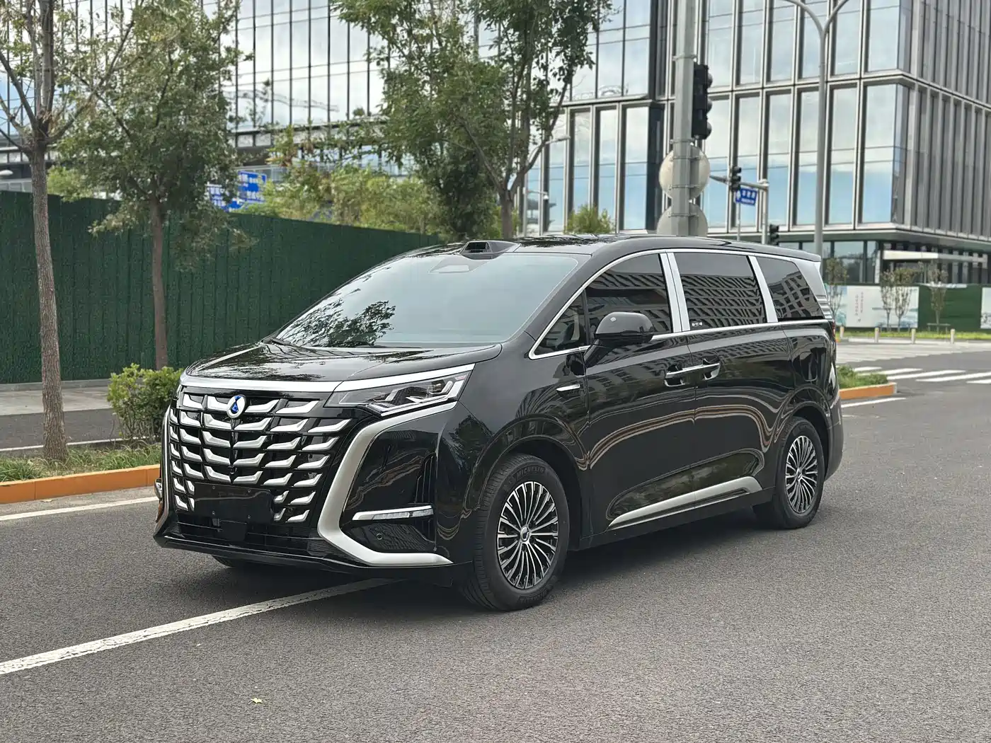 Denza D9 2026 2025 DM-i Smart Drive Edition 1020 AWD Premium
