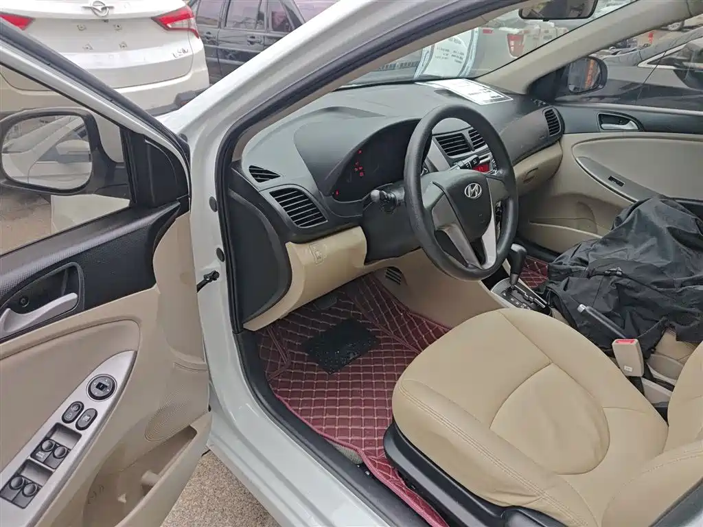 Hyundai Verna 2014 1.4L Automatic Smart GLS фото 16