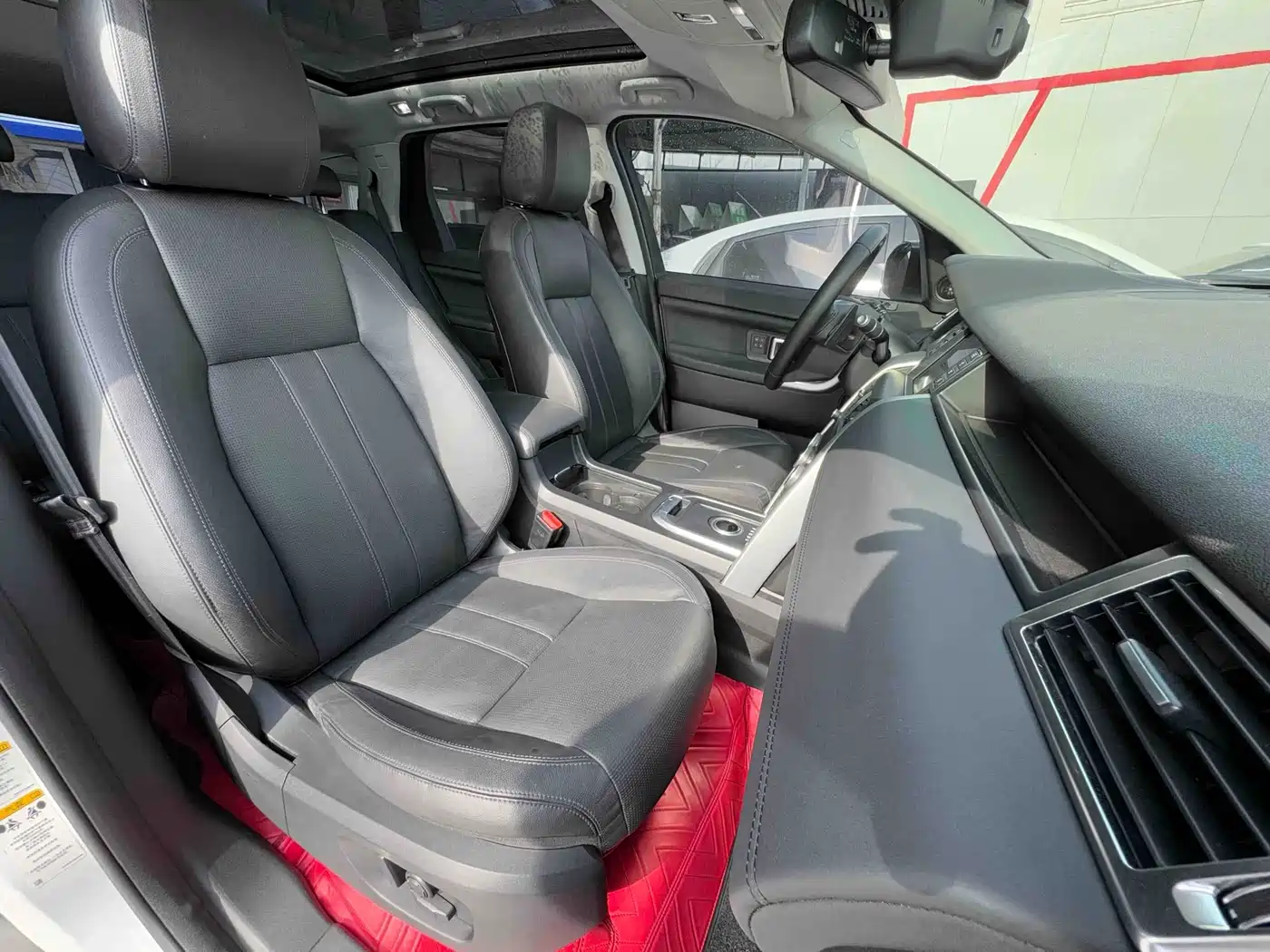 Land Rover Discovery Sport 2016 2.0T HSE фото 6
