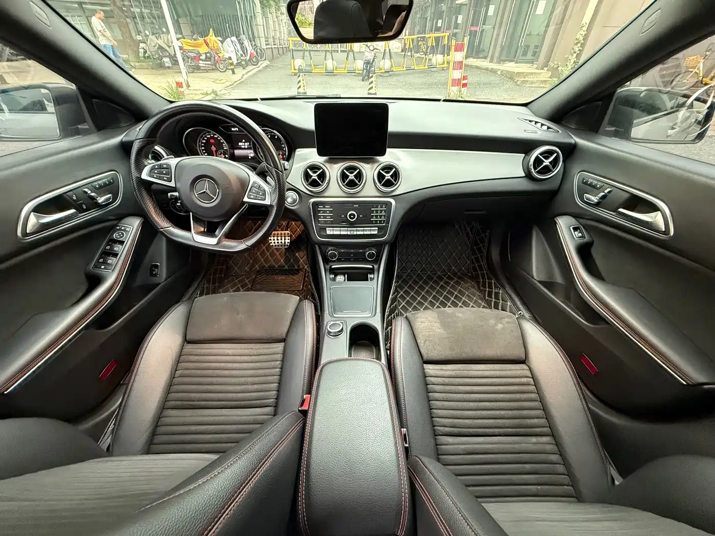 Mercedes-Benz CLA (Import) 2018 CLA 220 4MATIC фото 7