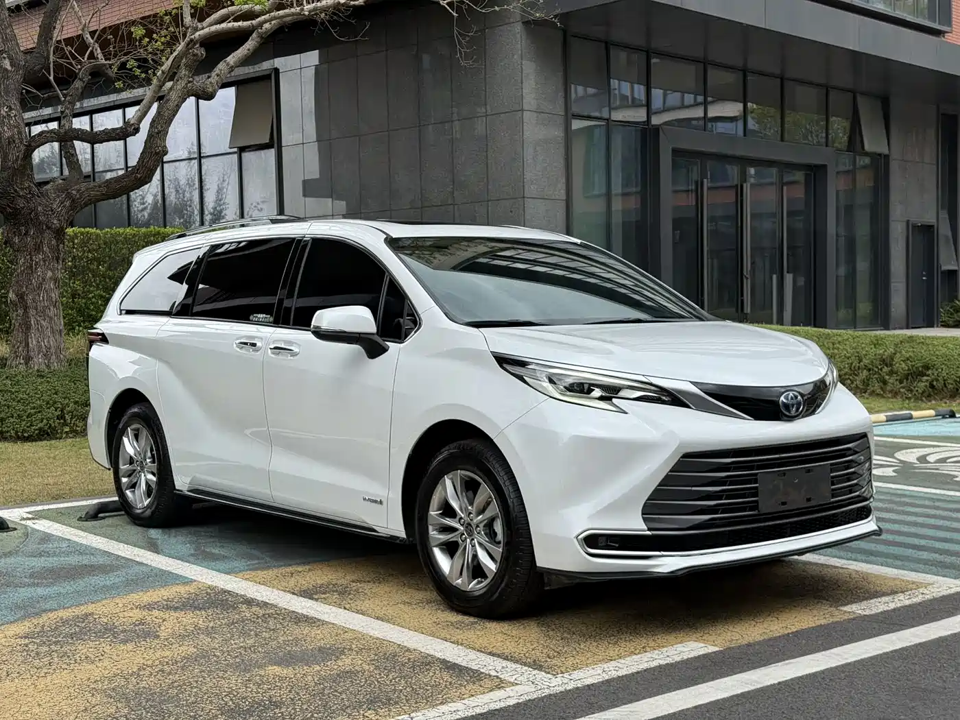 Toyota Sienna 2021 2.5L Hybrid Premium Edition фото 3